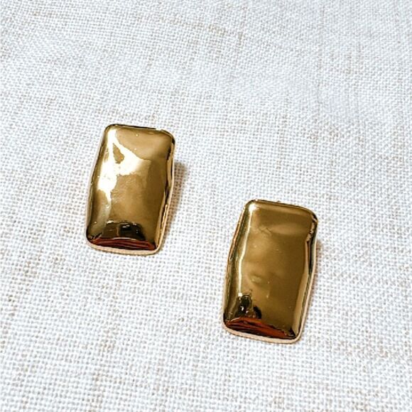 Gold geo stud earrings N463 - Picture 2 of 4